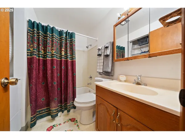 $240,000 | 29700 Southwest Courtside Drive, Unit 40, Wilsonville, OR 97070