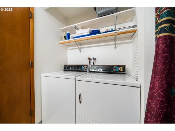 $240,000 | 29700 Southwest Courtside Drive, Unit 40, Wilsonville, OR 97070