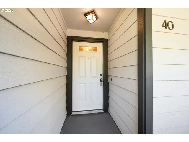 $240,000 | 29700 Southwest Courtside Drive, Unit 40, Wilsonville, OR 97070