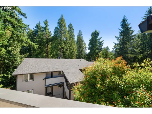 $240,000 | 29700 Southwest Courtside Drive, Unit 40, Wilsonville, OR 97070