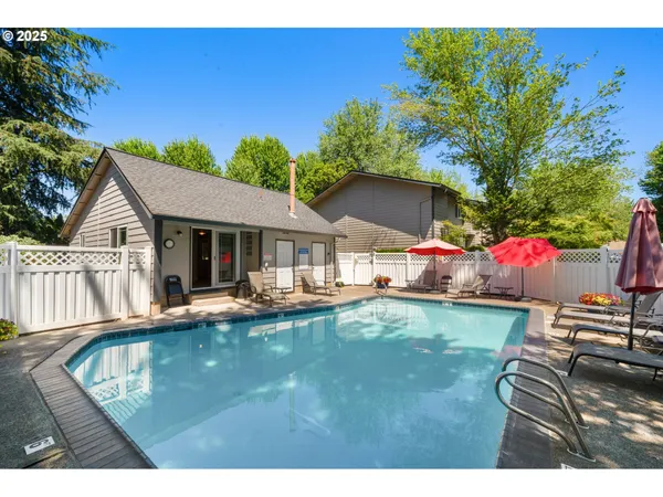 $240,000 | 29700 Southwest Courtside Drive, Unit 40, Wilsonville, OR 97070