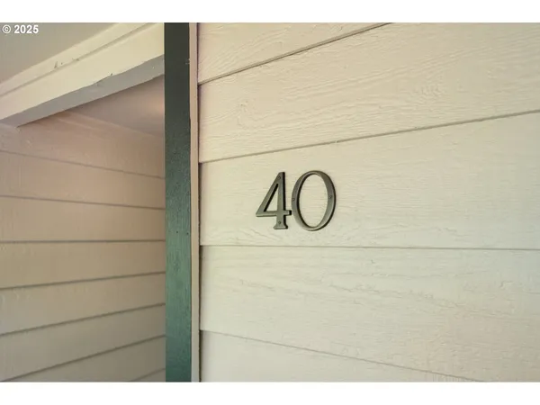 $240,000 | 29700 Southwest Courtside Drive, Unit 40, Wilsonville, OR 97070
