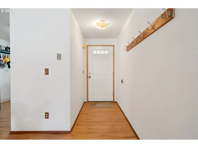 $240,000 | 29700 Southwest Courtside Drive, Unit 40, Wilsonville, OR 97070