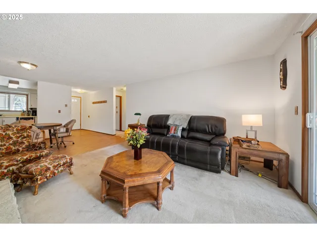 $240,000 | 29700 Southwest Courtside Drive, Unit 40, Wilsonville, OR 97070