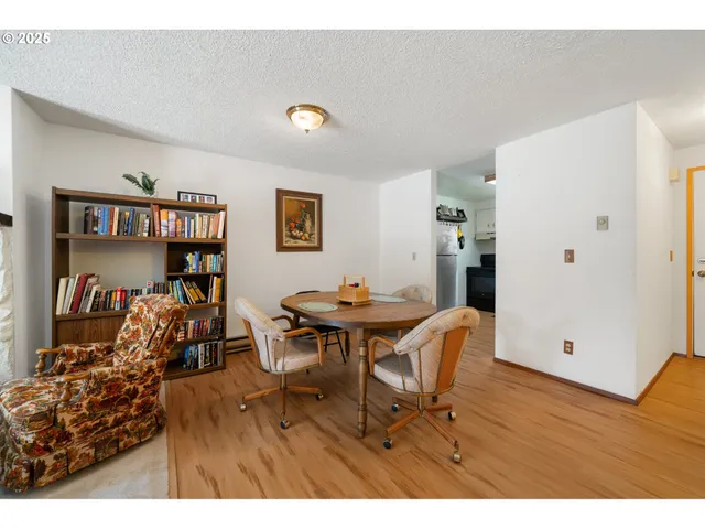 $240,000 | 29700 Southwest Courtside Drive, Unit 40, Wilsonville, OR 97070