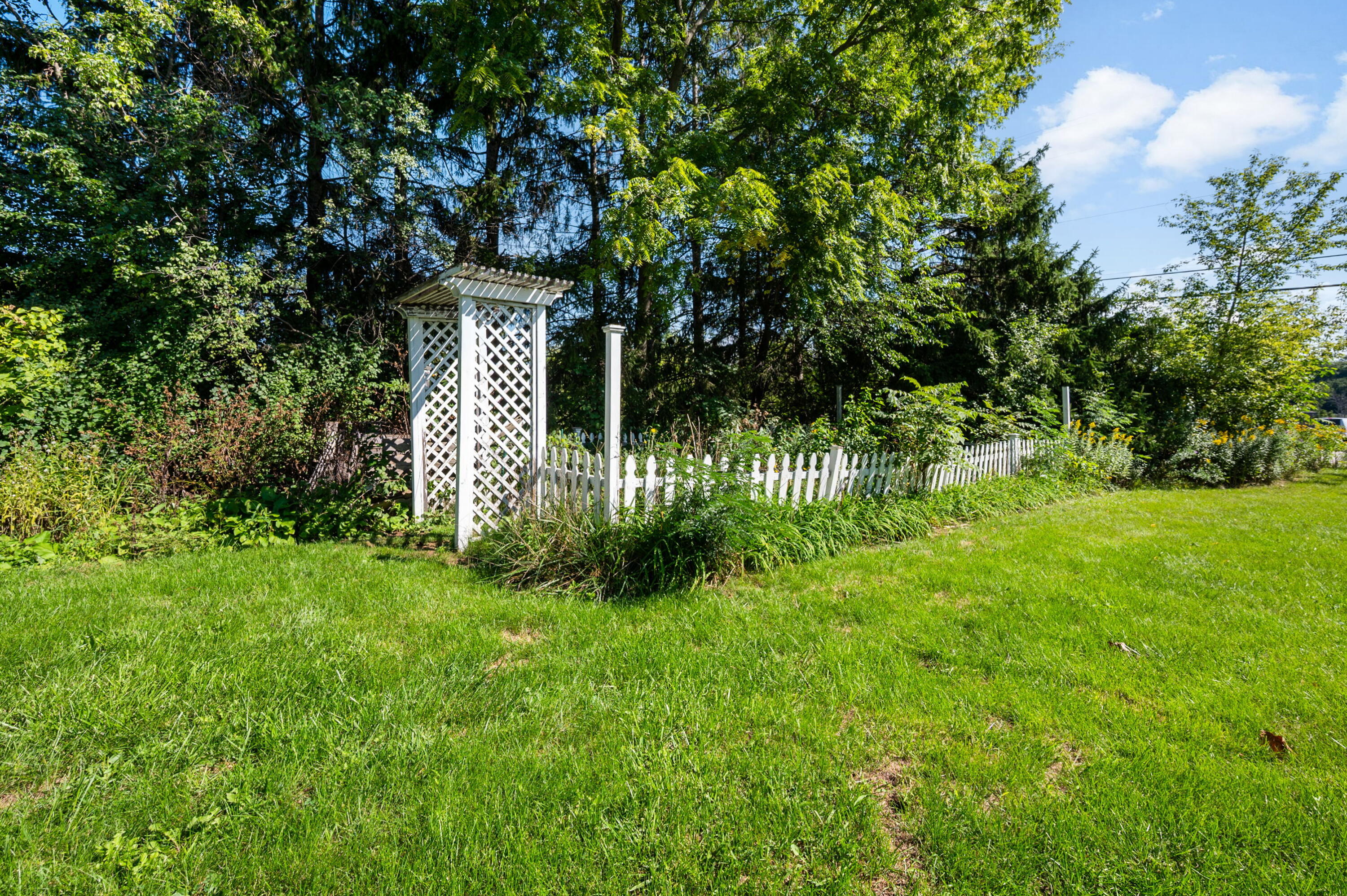 2785 Lilly Road Brookfield, WI 53005 - Photo 25 of 30 Garden Area
