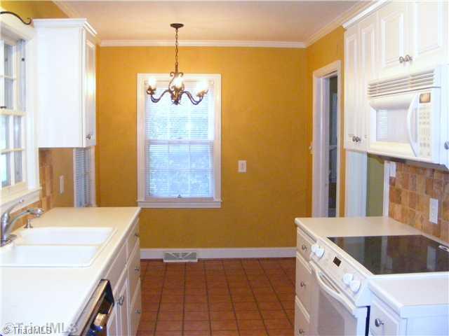 2206 Lane Road Greensboro, NC 27408 - Photo 3 of 13 Kitchen.