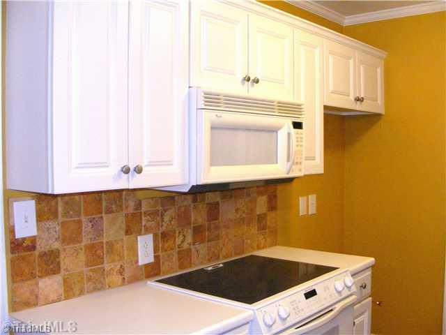 2206 Lane Road Greensboro, NC 27408 - Photo 4 of 13 Kitchen.