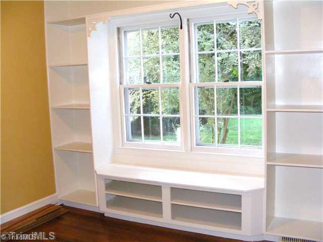 2206 Lane Road Greensboro, NC 27408 - Photo 7 of 13 Dining Room.