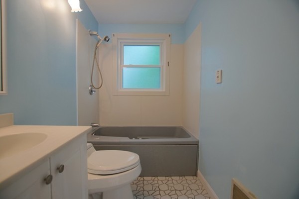 126 Den Quarry Road Lynn, MA 01904 - Photo 14 of 29 Gallery Image 14