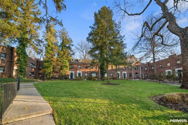 $2,000 | 90 Tracey Place, Unit I1, Englewood, NJ 07631