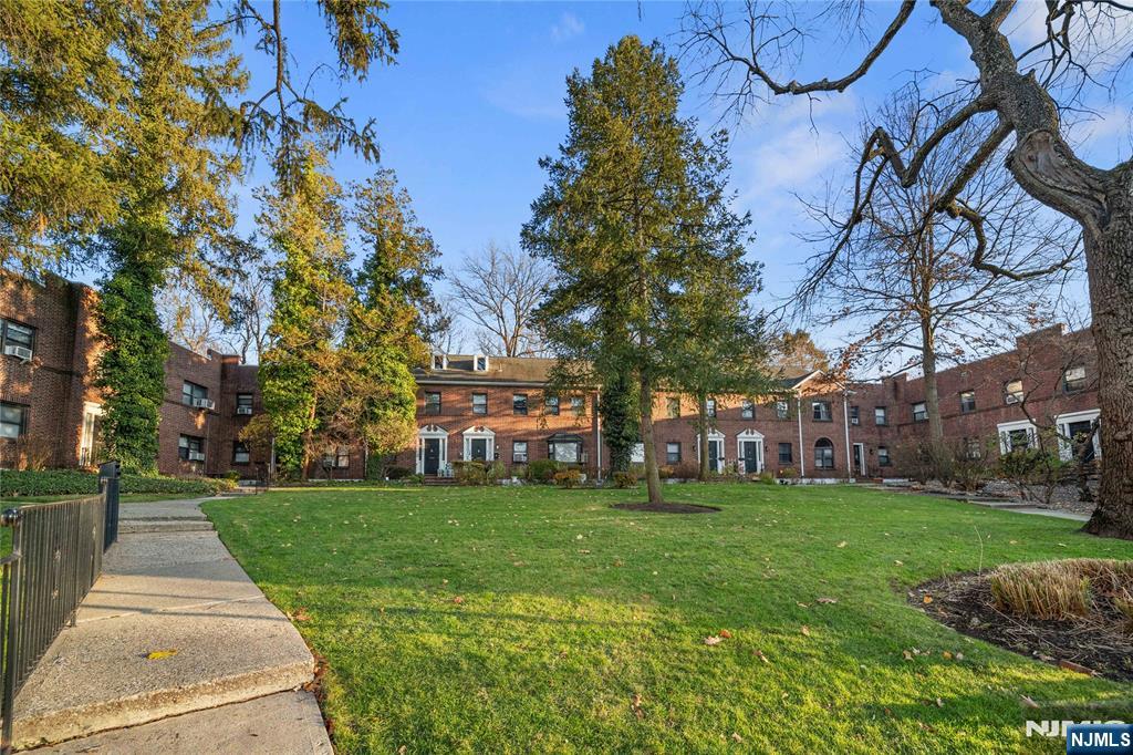 90 Tracey Place, Unit I1 Englewood, NJ 07631 - Photo 20 of 21 a view of a yard with plants and trees
