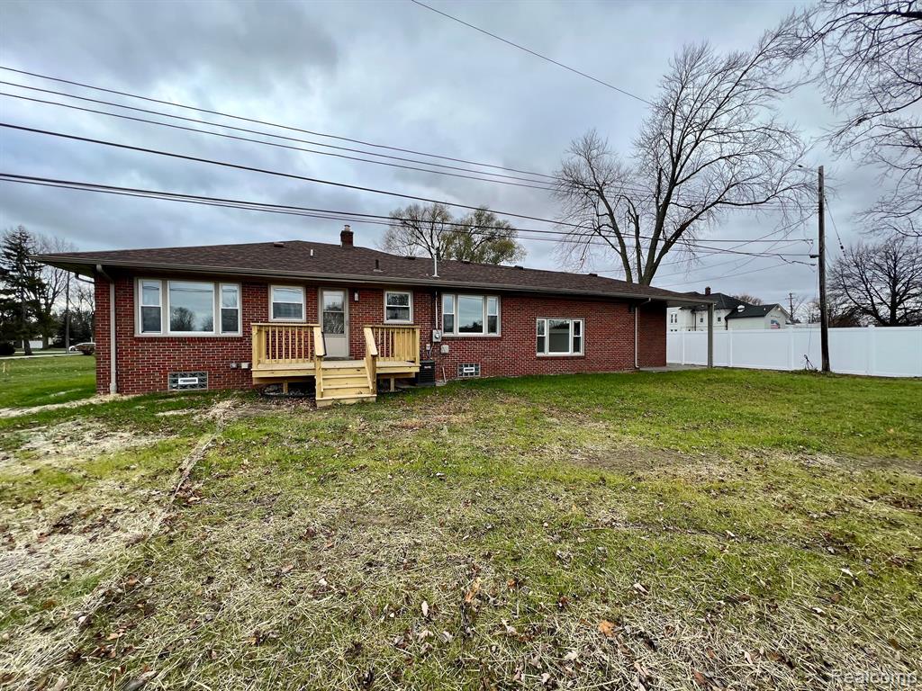 25561 South River Road Harrison Township, MI 48045 - Photo 24 of 31