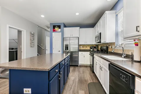 $525,000 | 394 Rockland Avenue, Elgin, IL 60124