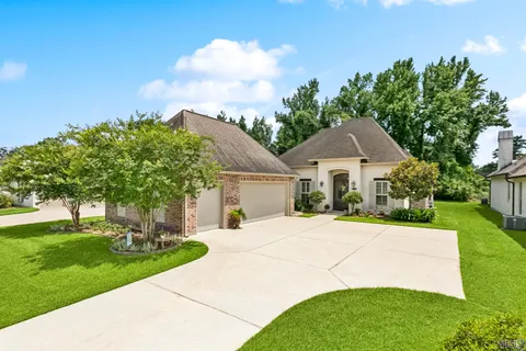 $575,000 | 37357 Whispering Hollow Avenue, Prairieville, LA 70769