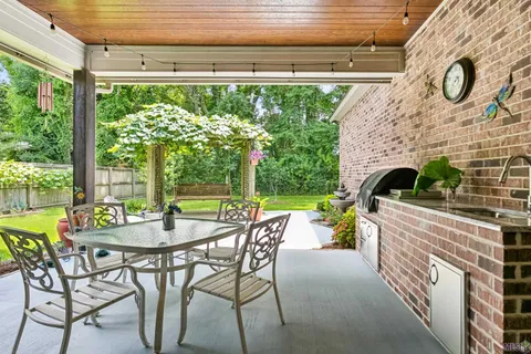 $575,000 | 37357 Whispering Hollow Avenue, Prairieville, LA 70769