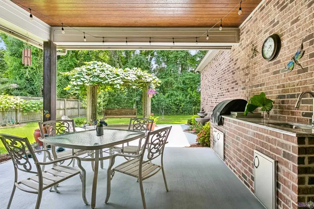 $565,000 | 37357 Whispering Hollow Avenue, Prairieville, LA 70769