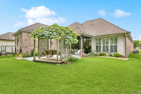 $575,000 | 37357 Whispering Hollow Avenue, Prairieville, LA 70769