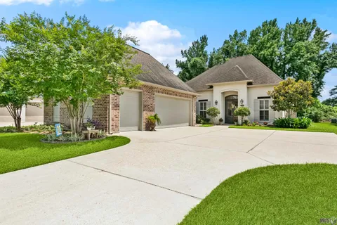 $575,000 | 37357 Whispering Hollow Avenue, Prairieville, LA 70769