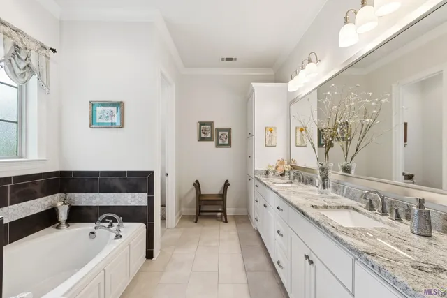 $565,000 | 37357 Whispering Hollow Avenue, Prairieville, LA 70769