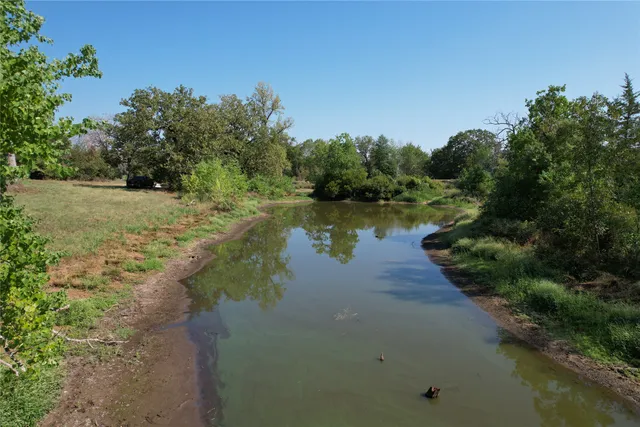 a view of a lake with houses in outdoor space