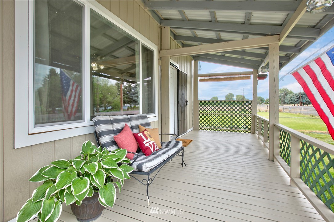 7210 Ahtanum Road Yakima, WA 98903 - Photo 3 of 18 Gallery Image 3