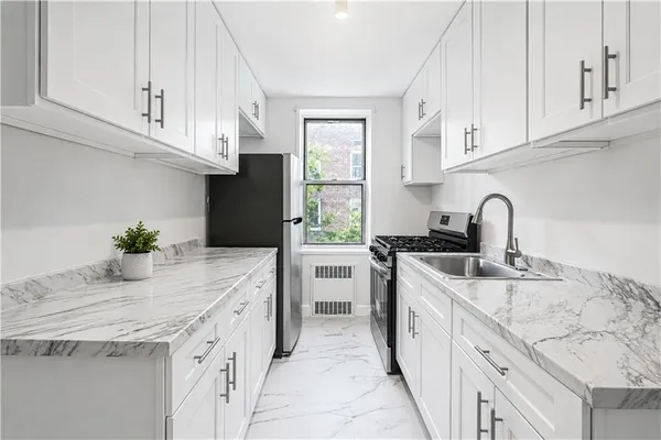 $665,000 | 221 McDonald Avenue, Unit 5G | Windsor Terrace