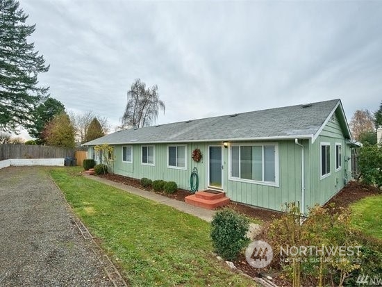 1027 Walnut Street Bremerton, WA 98310 - Photo 1 of 24 Gallery Image 1