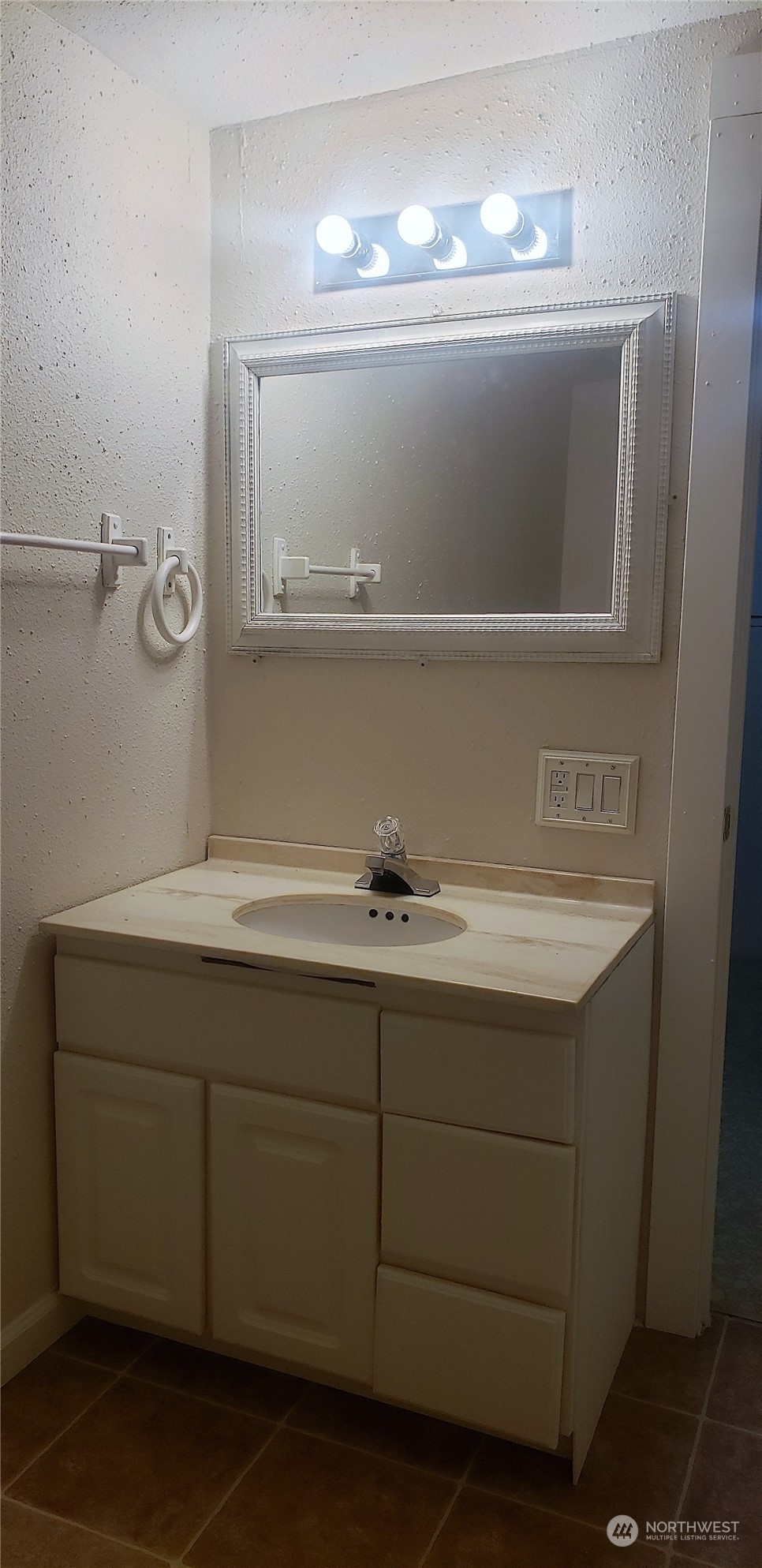1027 Walnut Street Bremerton, WA 98310 - Photo 9 of 24 Gallery Image 9