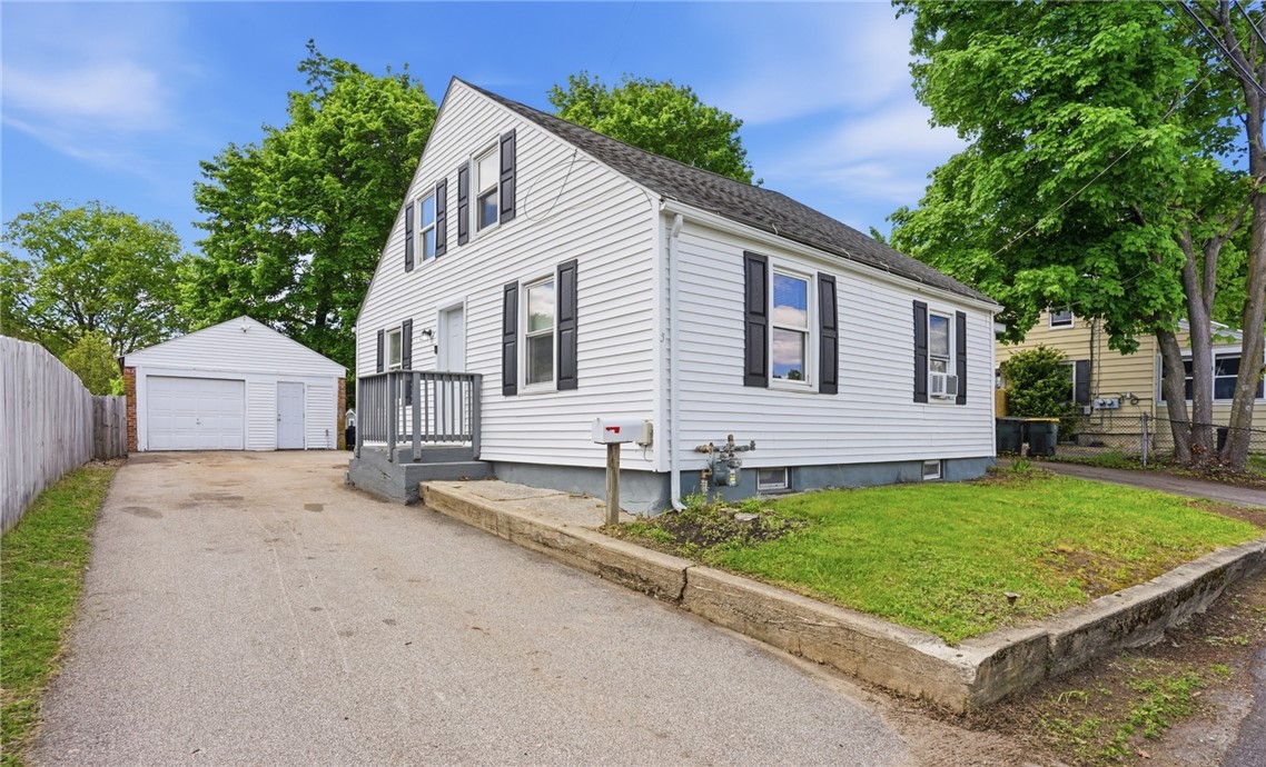 5 Maple Avenue Smithfield, RI 02917 - Photo 2 of 33