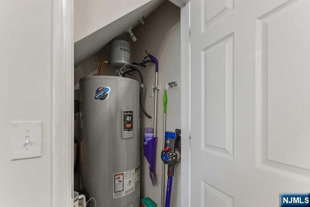 22 Veterans Drive Wood-Ridge, NJ 07075 - Photo 20 of 49 a view of walk in closet