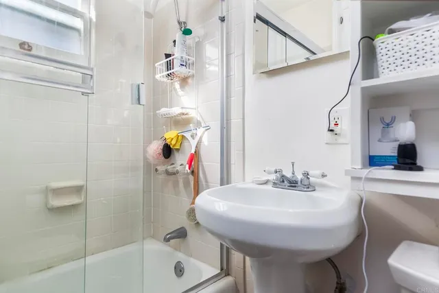 a view of a backyard with plants and garden