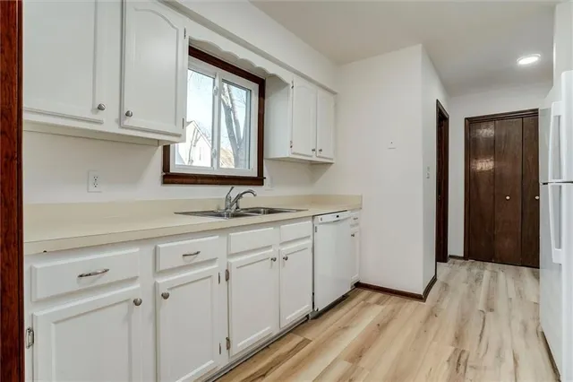 $275,000 | 3220 Creekwood Drive, Lawrence, KS 66049