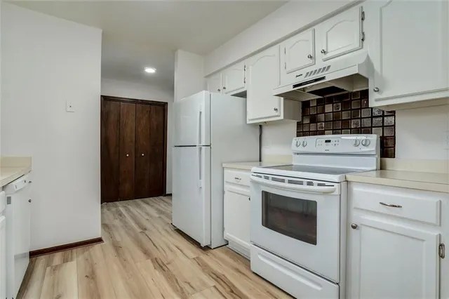 $275,000 | 3220 Creekwood Drive, Lawrence, KS 66049