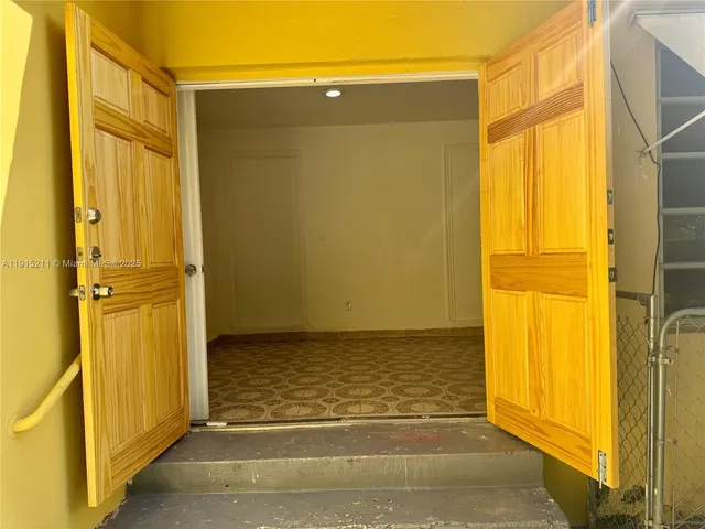 a view of a livingroom with an empty space