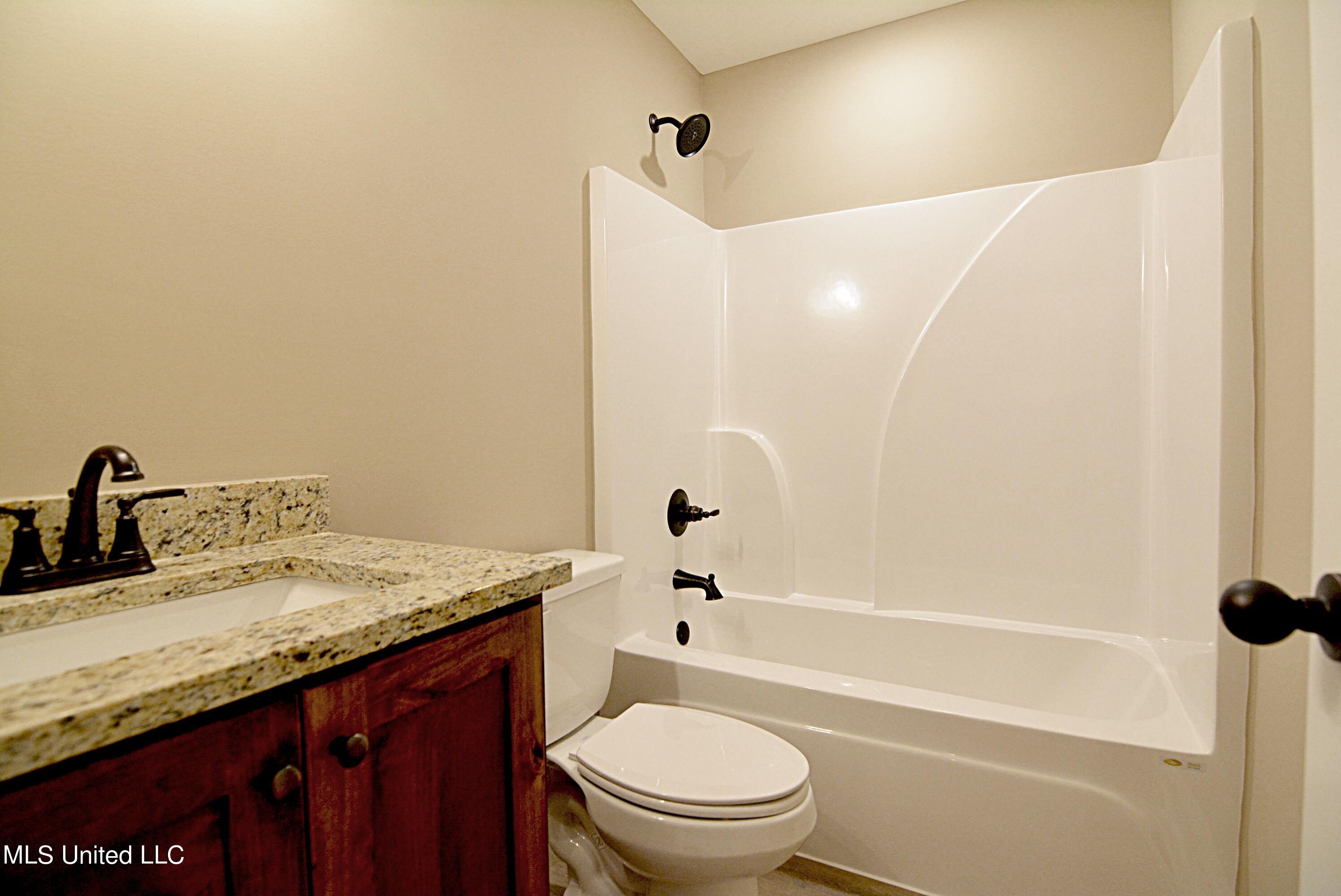4810 Bluff Road Hernando, MS 38632 - Photo 17 of 27 Hall Bath