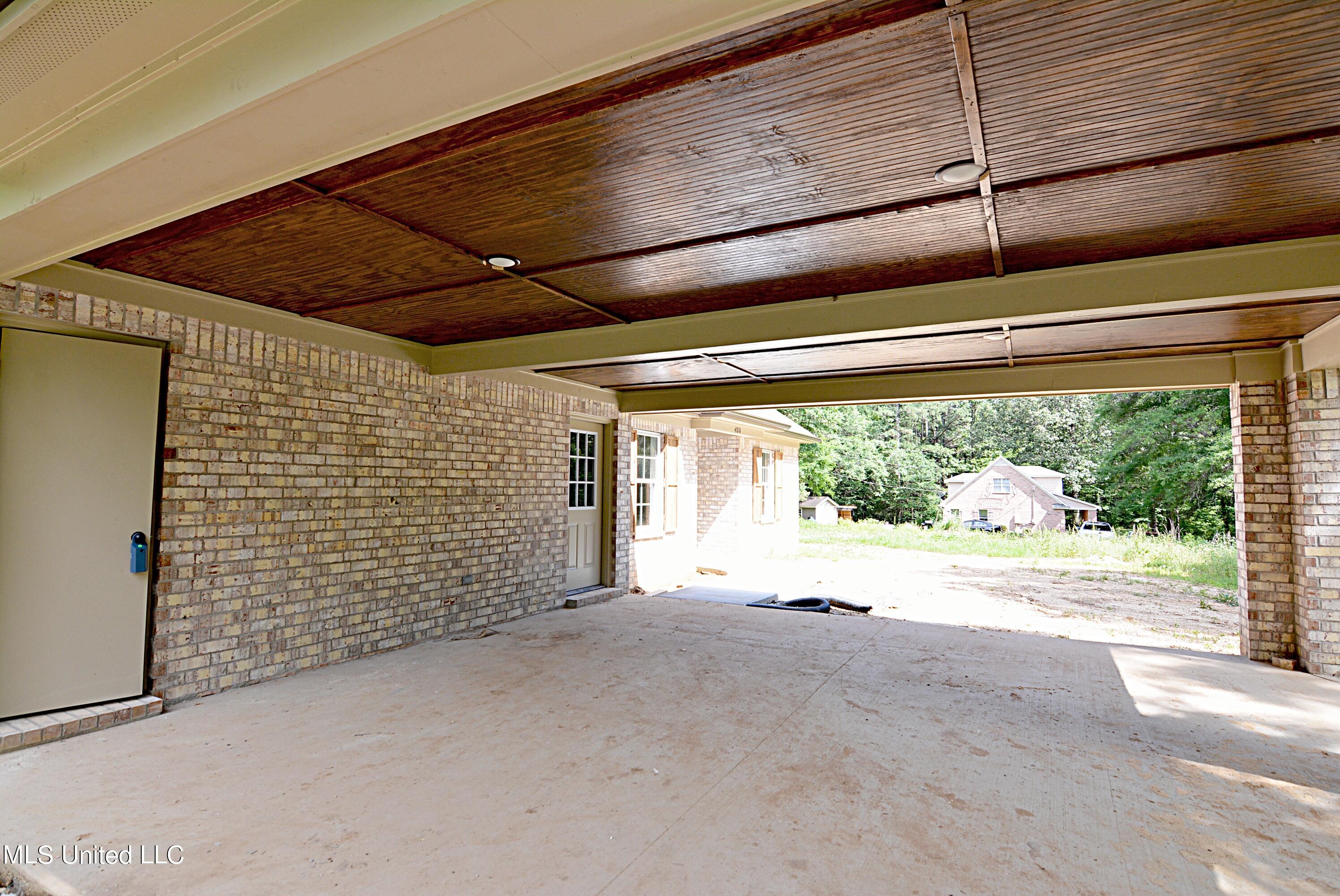 4810 Bluff Road Hernando, MS 38632 - Photo 22 of 27 Carport