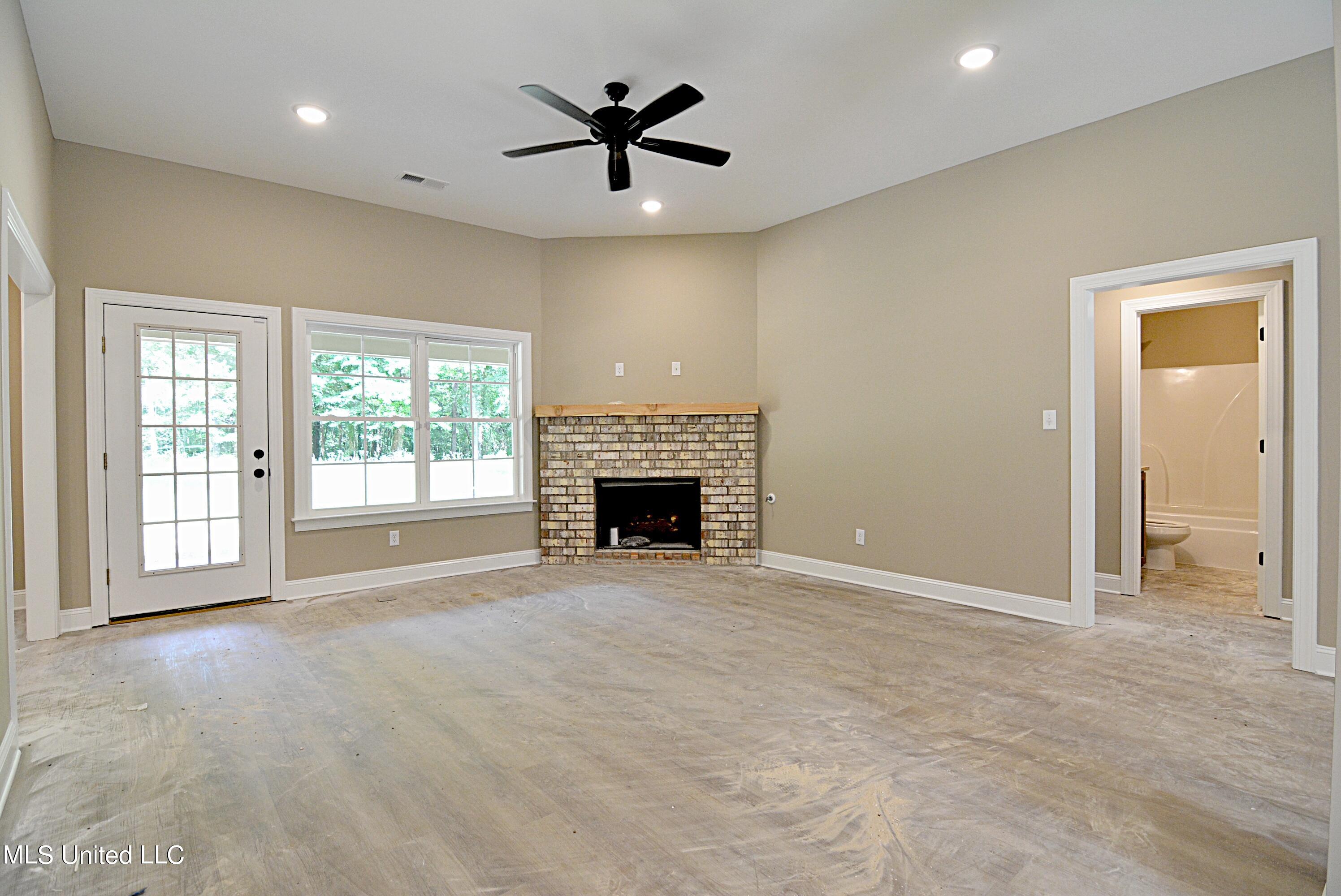 4810 Bluff Road Hernando, MS 38632 - Photo 5 of 27 Great Room from Dining Room