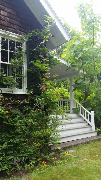 7 Calvert Place Jamestown, RI 02835 - Photo 2 of 15