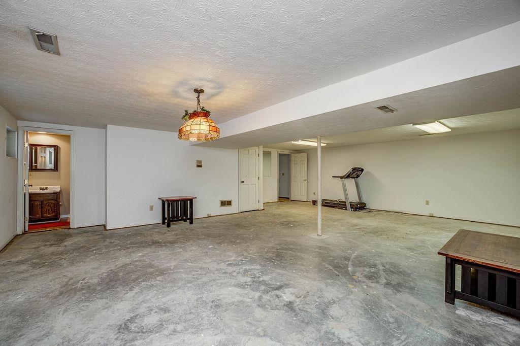 1911 Neeb Road Cincinnati, OH 45233 - Photo 33 of 49