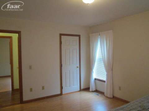 9286 West Stanley Road Flushing, MI 48433 - Photo 8 of 14 20366265-7.JPG