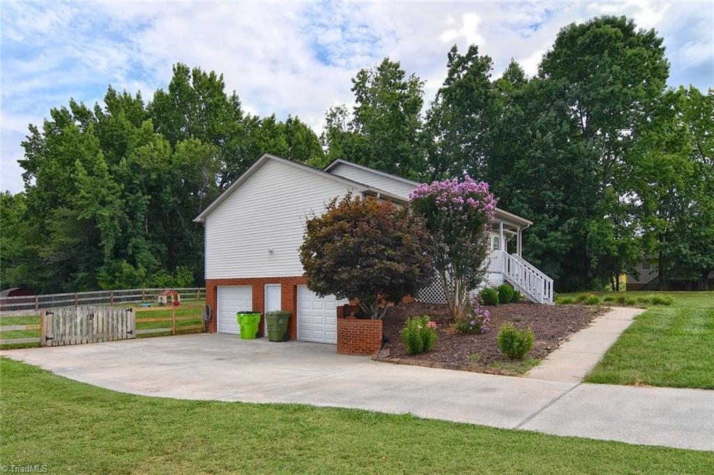 478 Sunset Ridge Lane Lexington, NC 27295 - Photo 5 of 43 Gallery Image 5