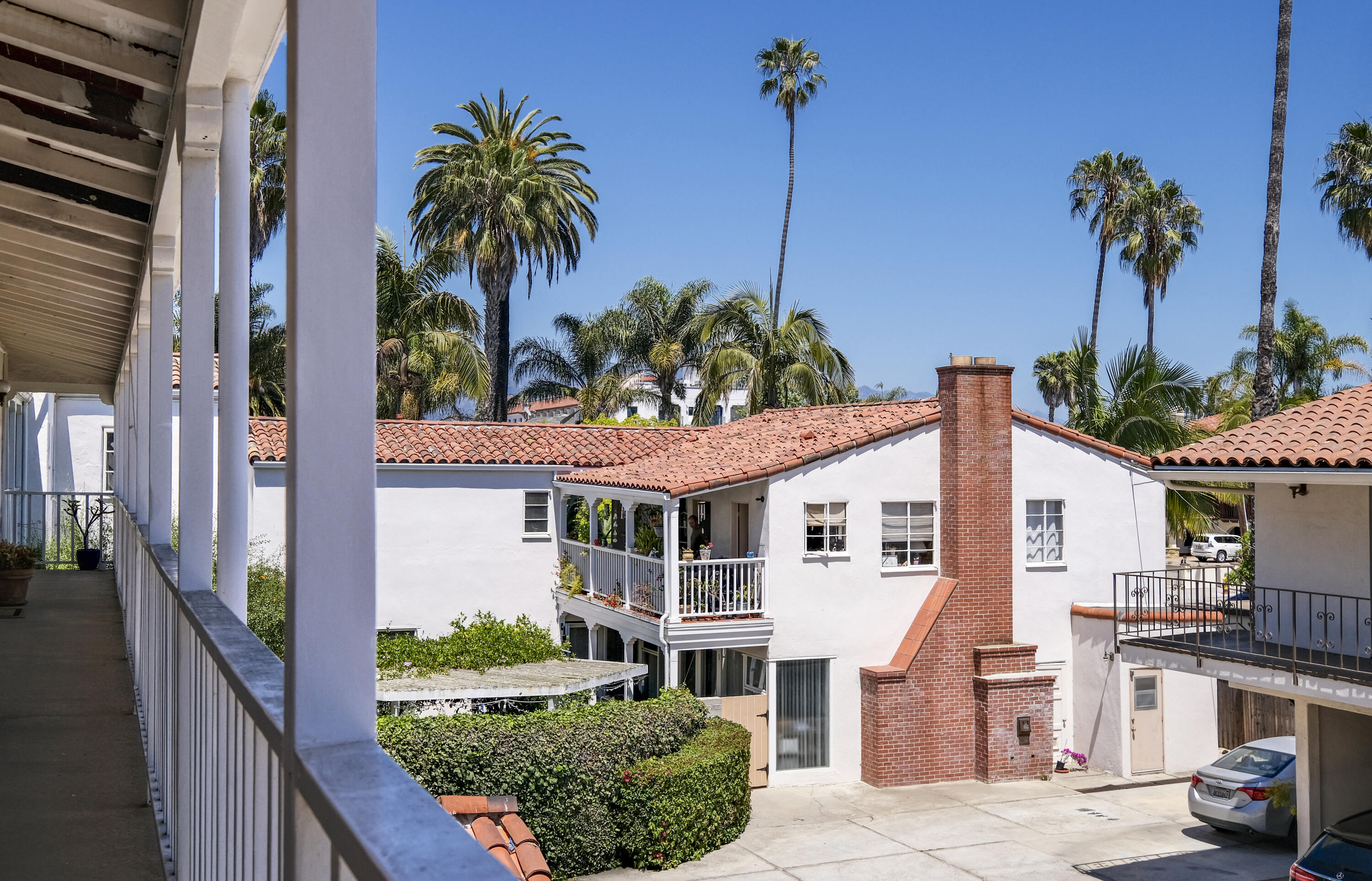 111 Chapala Street Santa Barbara, CA 93101 - Photo 17 of 28 Center courtyard and parking area