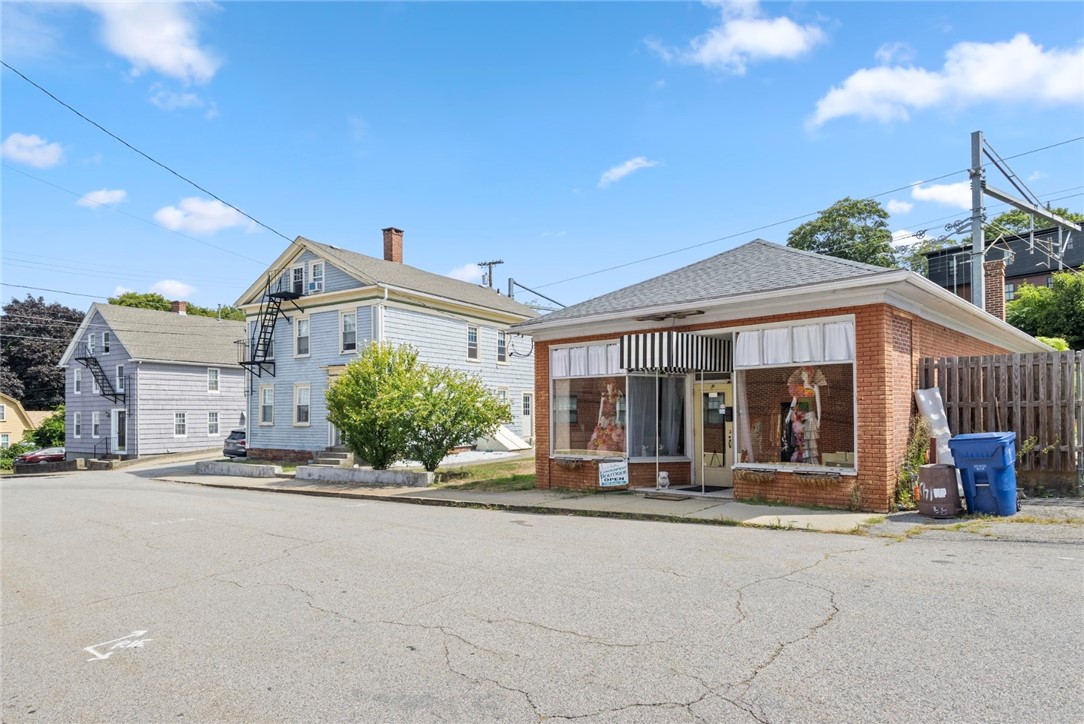 134 Duke Street East Greenwich, RI 02818 - Photo 3 of 36