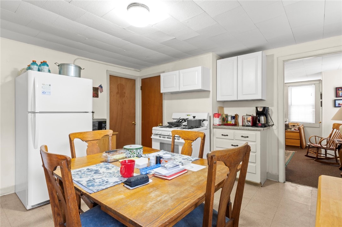 134 Duke Street East Greenwich, RI 02818 - Photo 5 of 36