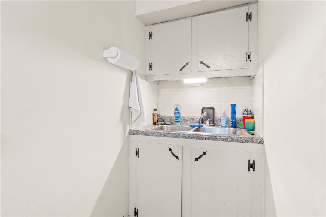 134 Duke Street East Greenwich, RI 02818 - Photo 7 of 36