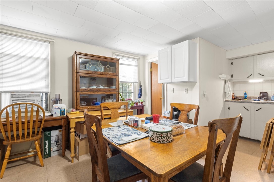 134 Duke Street East Greenwich, RI 02818 - Photo 8 of 36