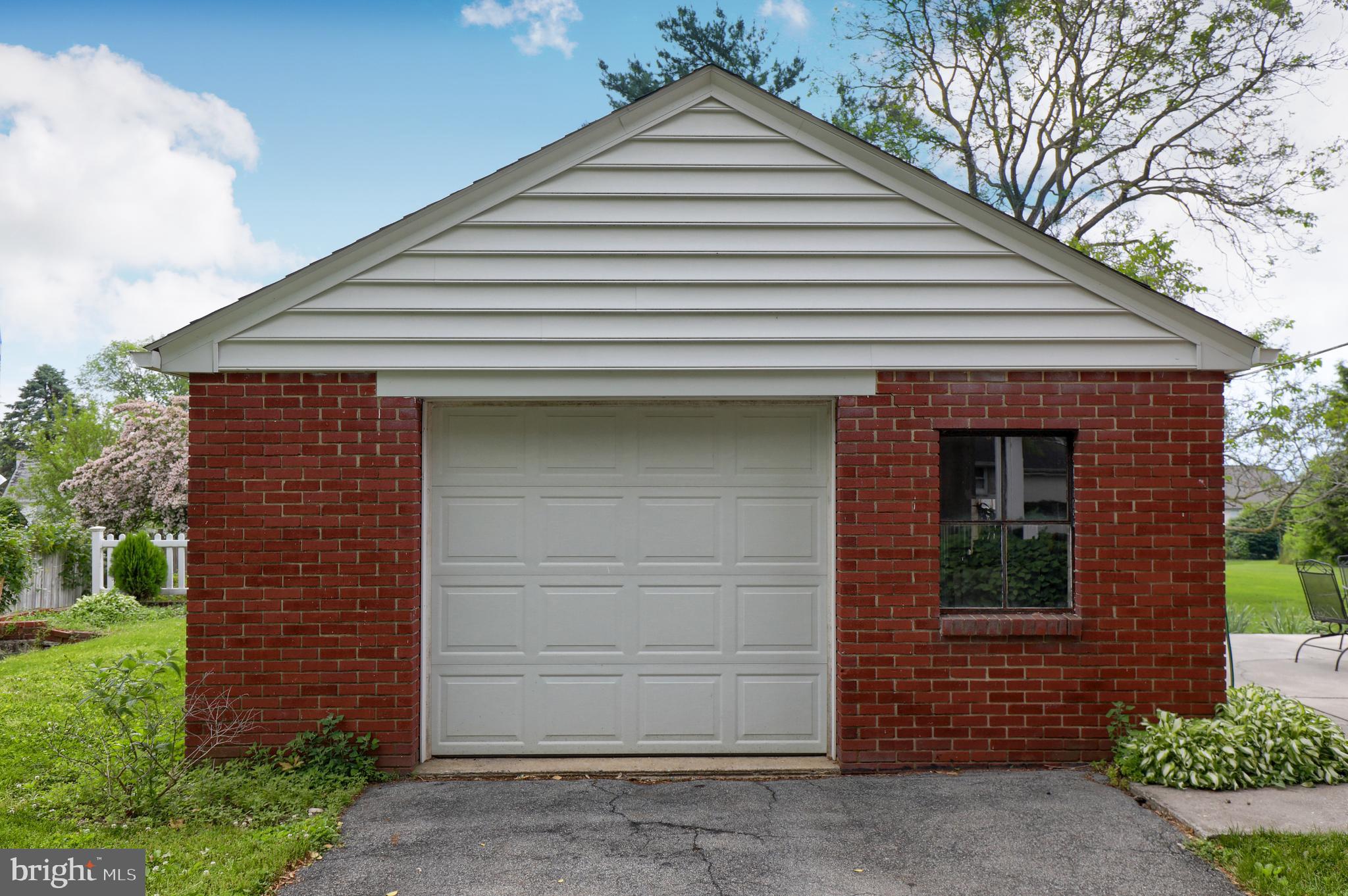 113 Chestnut Street Lititz, PA 17543 - Photo 3 of 19