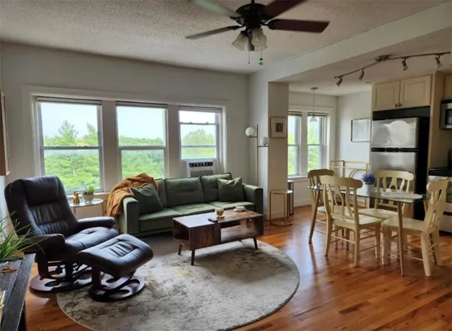 $100,000 | 323 Emanuel Cleaver II Blvd., Unit 6C, Kansas City, MO 64112