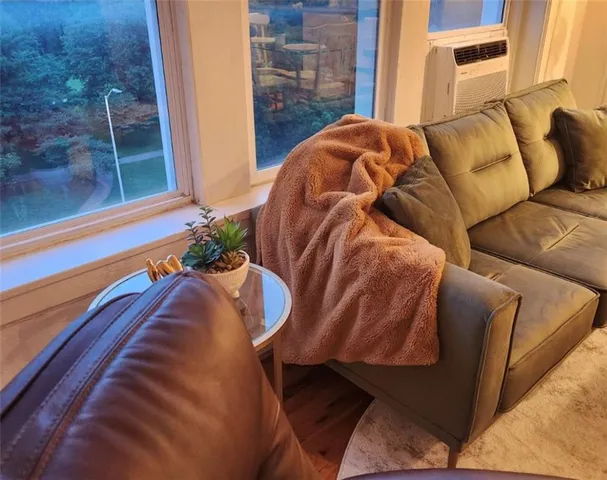 $100,000 | 323 Emanuel Cleaver II Blvd., Unit 6C, Kansas City, MO 64112